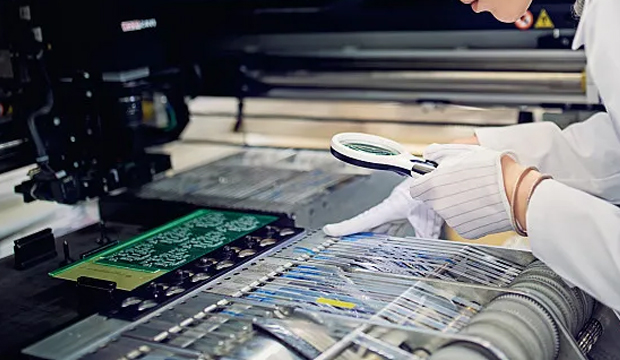 电子制造步：印刷机如何保障焊膏涂覆精度，筑牢贴片基础？